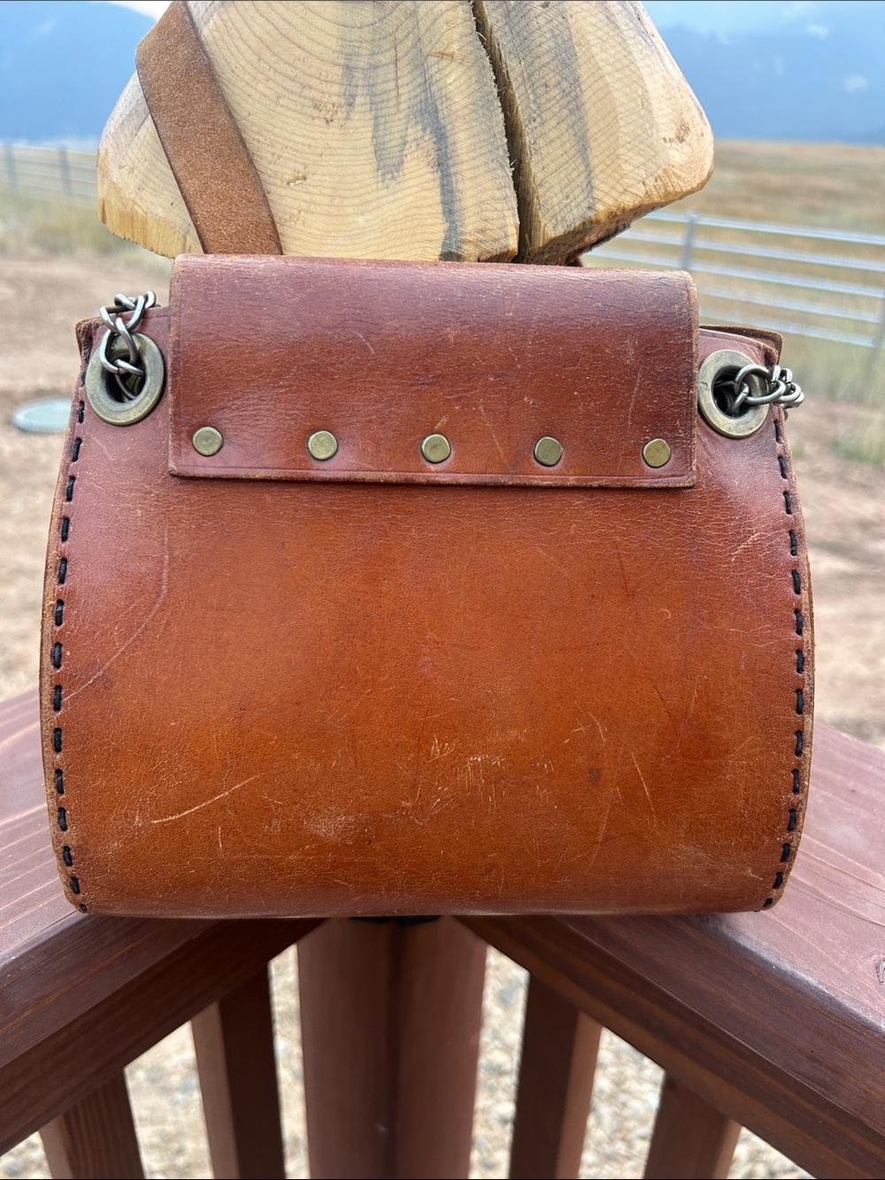 Vintage 70’s Leather Crossbody Bag with Antique Etched Brass Closure - Picture 11 of 15